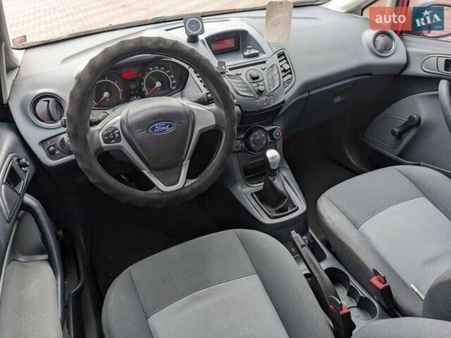 Форд Фиеста 2011 в Белой Церкве на Automoto.ua Красный Форд Фиеста, объемом двигателя 1.2 л и пробегом 239 тыс. км за 5400 $, фото 33 на Automoto.ua