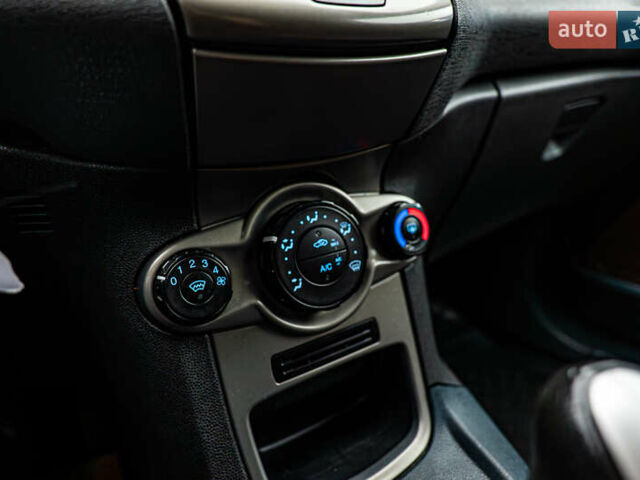 Красный Форд Фиеста, объемом двигателя 1.2 л и пробегом 186 тыс. км за 5664 $, фото 14 на Automoto.ua