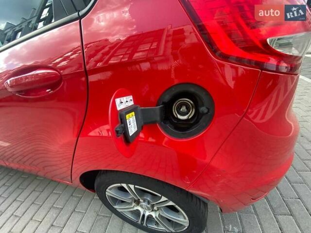 Красный Форд Фиеста, объемом двигателя 1.4 л и пробегом 132 тыс. км за 6830 $, фото 17 на Automoto.ua