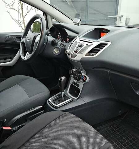 Червоний Форд Фієста, об'ємом двигуна 1.4 л та пробігом 156 тис. км за 7000 $, фото 4 на Automoto.ua