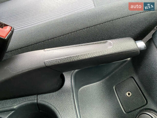 Красный Форд Фиеста, объемом двигателя 1.4 л и пробегом 65 тыс. км за 8300 $, фото 62 на Automoto.ua