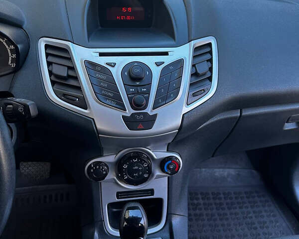 Форд Фиеста 2011 в Кременчуге на Automoto.ua Красный Форд Фиеста, объемом двигателя 1.4 л и пробегом 114 тыс. км за 7800 $, фото 10 на Automoto.ua