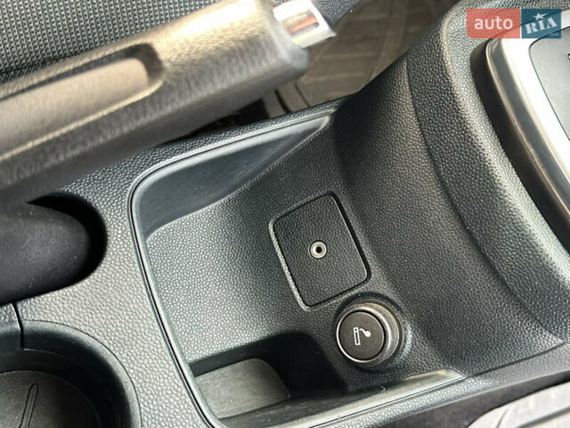 Форд Фиеста 2011 в Одессе на Automoto.ua Красный Форд Фиеста, объемом двигателя 1.4 л и пробегом 65 тыс. км за 7300 $, фото 49 на Automoto.ua