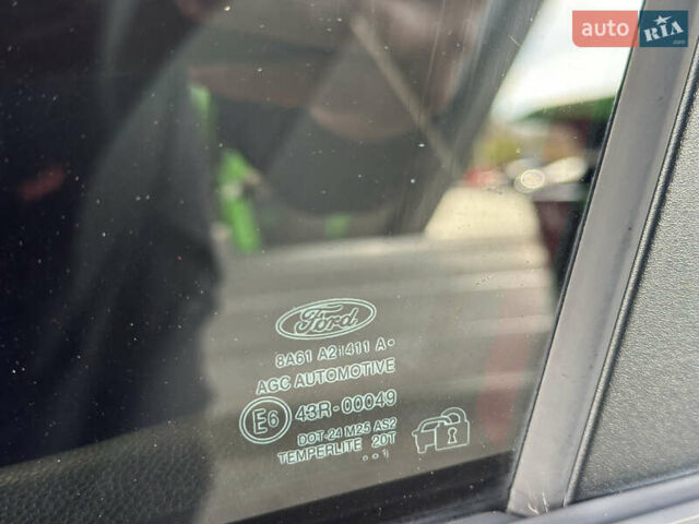 Форд Фиеста 2011 в Одессе на Automoto.ua Красный Форд Фиеста, объемом двигателя 1.4 л и пробегом 65 тыс. км за 7300 $, фото 27 на Automoto.ua