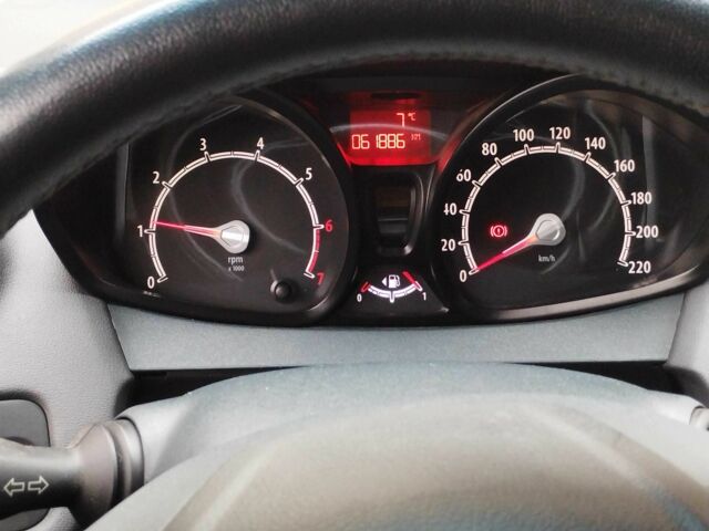 Червоний Форд Фієста, об'ємом двигуна 1.25 л та пробігом 62 тис. км за 6300 $, фото 16 на Automoto.ua