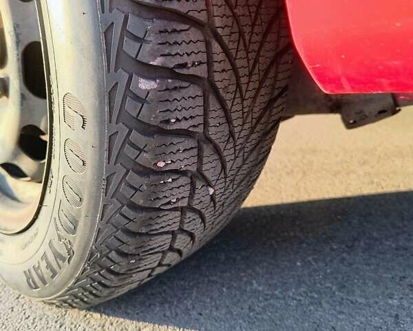 Красный Форд Фиеста, объемом двигателя 1.4 л и пробегом 132 тыс. км за 6830 $, фото 40 на Automoto.ua