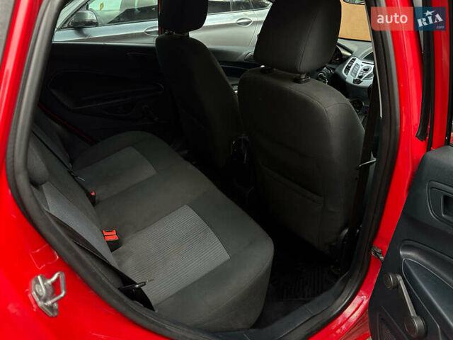 Форд Фиеста 2011 в Львове на Automoto.ua Красный Форд Фиеста, объемом двигателя 1.39 л и пробегом 118 тыс. км за 6800 $, фото 12 на Automoto.ua