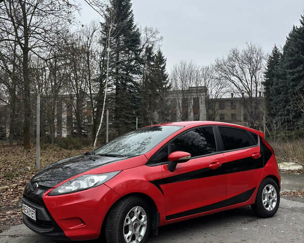 Червоний Форд Фієста, об'ємом двигуна 1.24 л та пробігом 148 тис. км за 5500 $, фото 1 на Automoto.ua
