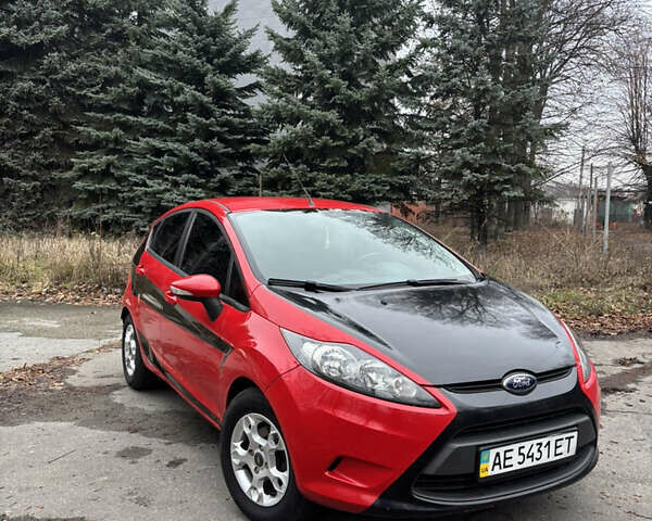 Червоний Форд Фієста, об'ємом двигуна 1.24 л та пробігом 148 тис. км за 5500 $, фото 2 на Automoto.ua