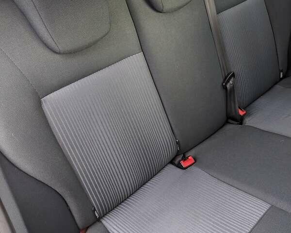 Форд Фиеста 2011 в Белой Церкве на Automoto.ua Красный Форд Фиеста, объемом двигателя 1.2 л и пробегом 239 тыс. км за 5400 $, фото 47 на Automoto.ua