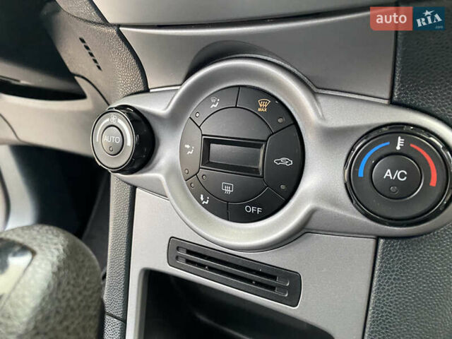 Красный Форд Фиеста, объемом двигателя 1.4 л и пробегом 65 тыс. км за 8300 $, фото 78 на Automoto.ua