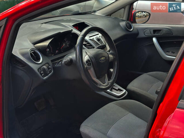 Форд Фиеста 2011 в Львове на Automoto.ua Красный Форд Фиеста, объемом двигателя 1.39 л и пробегом 118 тыс. км за 6800 $, фото 11 на Automoto.ua