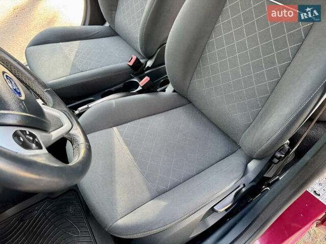 Форд Фиеста 2011 в Киеве на Automoto.ua Красный Форд Фиеста, объемом двигателя 1.4 л и пробегом 157 тыс. км за 6600 $, фото 11 на Automoto.ua