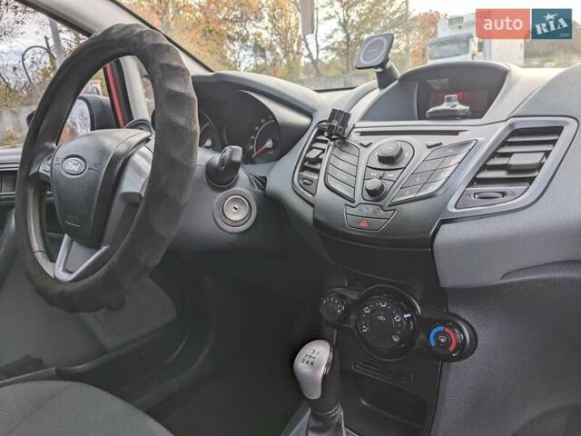 Форд Фиеста 2011 в Белой Церкве на Automoto.ua Красный Форд Фиеста, объемом двигателя 1.2 л и пробегом 239 тыс. км за 5400 $, фото 44 на Automoto.ua