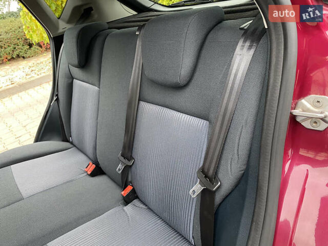 Красный Форд Фиеста, объемом двигателя 1.4 л и пробегом 65 тыс. км за 8300 $, фото 70 на Automoto.ua