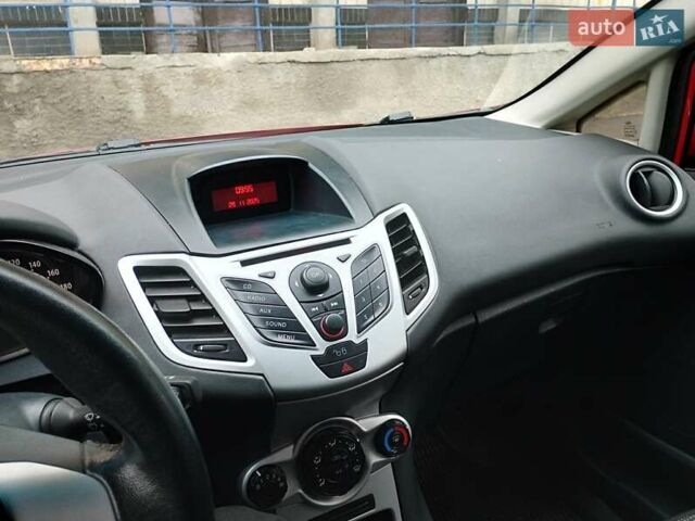 Червоний Форд Фієста, об'ємом двигуна 1.24 л та пробігом 62 тис. км за 6250 $, фото 8 на Automoto.ua