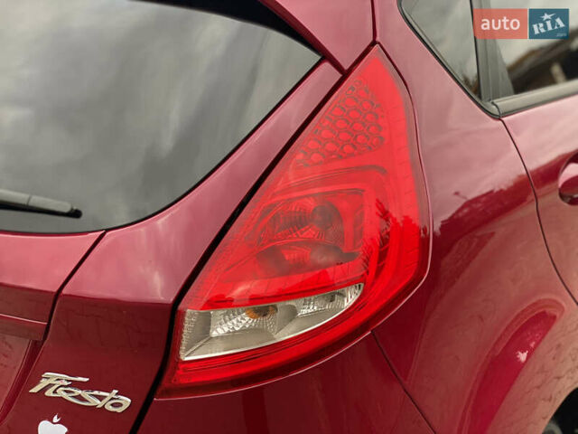 Красный Форд Фиеста, объемом двигателя 1.4 л и пробегом 65 тыс. км за 8300 $, фото 17 на Automoto.ua