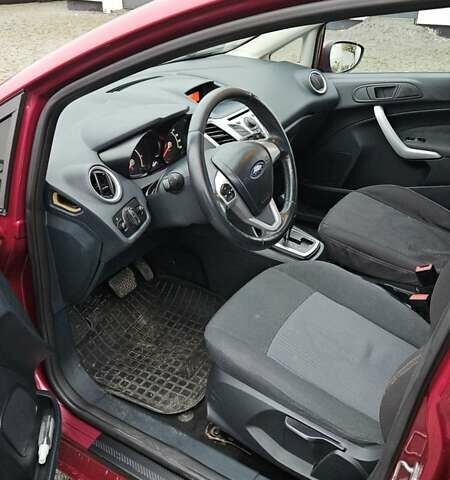 Червоний Форд Фієста, об'ємом двигуна 1.4 л та пробігом 156 тис. км за 7000 $, фото 5 на Automoto.ua