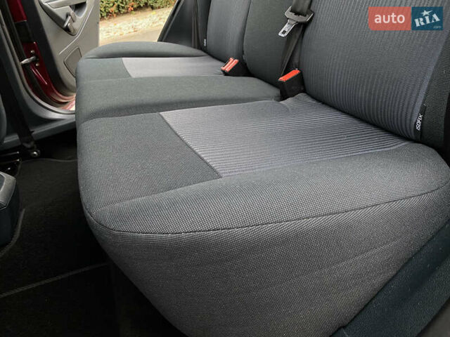 Красный Форд Фиеста, объемом двигателя 1.4 л и пробегом 65 тыс. км за 8300 $, фото 71 на Automoto.ua