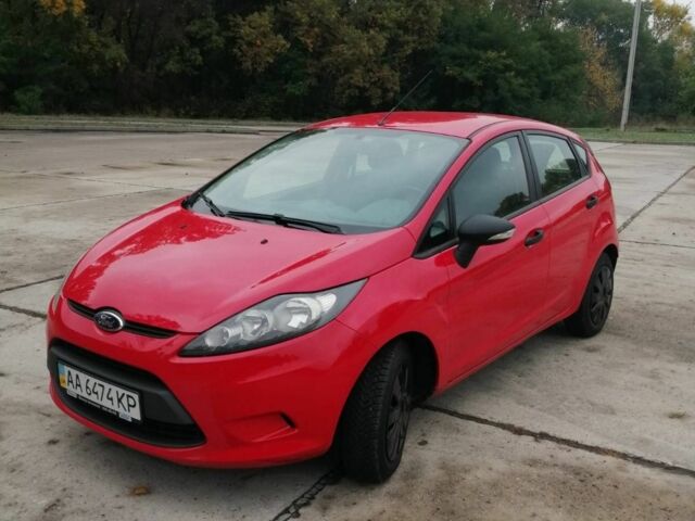 Красный Форд Фиеста, объемом двигателя 1.2 л и пробегом 220 тыс. км за 5150 $, фото 1 на Automoto.ua