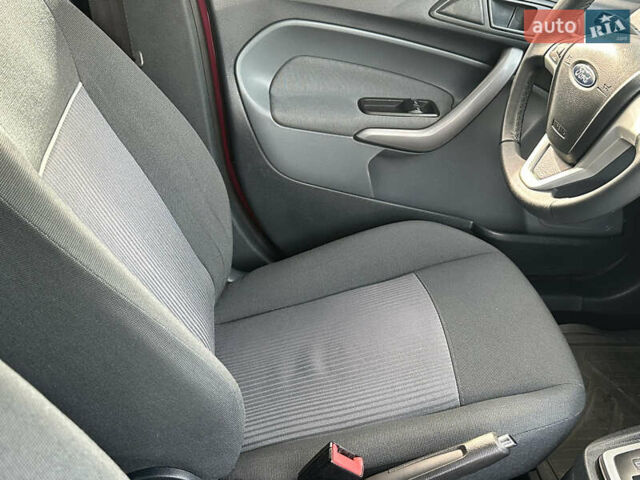 Форд Фиеста 2011 в Одессе на Automoto.ua Красный Форд Фиеста, объемом двигателя 1.4 л и пробегом 65 тыс. км за 7300 $, фото 45 на Automoto.ua