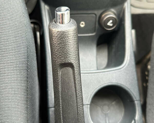 Форд Фиеста 2011 в Одессе на Automoto.ua Красный Форд Фиеста, объемом двигателя 1.4 л и пробегом 65 тыс. км за 7300 $, фото 31 на Automoto.ua