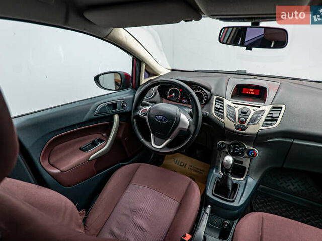 Красный Форд Фиеста, объемом двигателя 1.2 л и пробегом 186 тыс. км за 5664 $, фото 10 на Automoto.ua