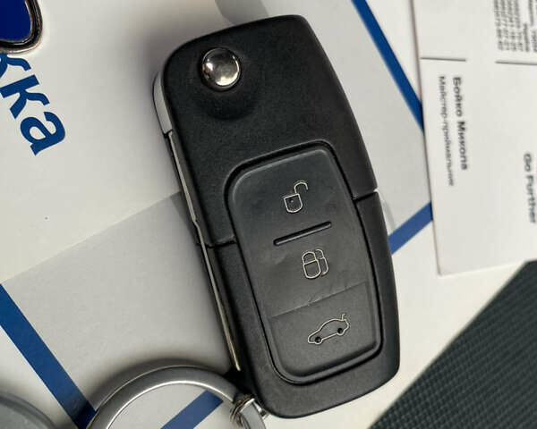 Красный Форд Фиеста, объемом двигателя 1.4 л и пробегом 65 тыс. км за 8300 $, фото 99 на Automoto.ua