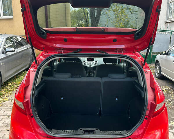 Форд Фиеста 2011 в Львове на Automoto.ua Красный Форд Фиеста, объемом двигателя 1.39 л и пробегом 118 тыс. км за 6800 $, фото 8 на Automoto.ua