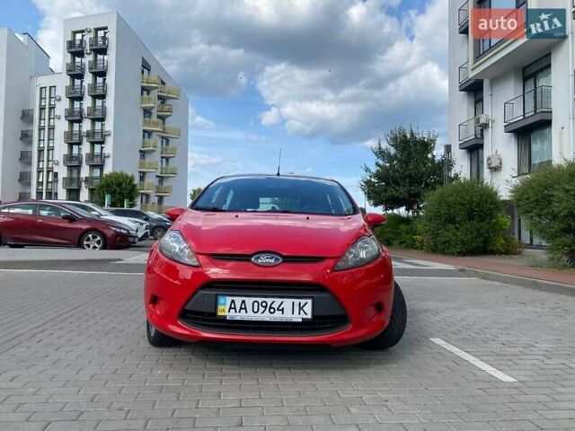 Красный Форд Фиеста, объемом двигателя 1.4 л и пробегом 132 тыс. км за 6830 $, фото 1 на Automoto.ua