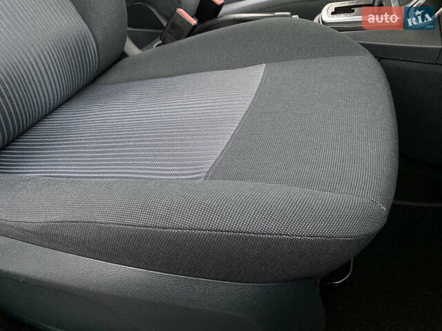 Красный Форд Фиеста, объемом двигателя 1.4 л и пробегом 65 тыс. км за 8300 $, фото 67 на Automoto.ua