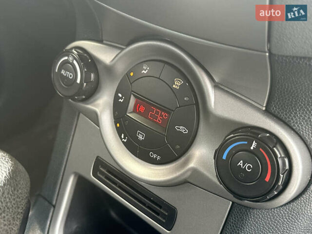 Форд Фиеста 2011 в Одессе на Automoto.ua Красный Форд Фиеста, объемом двигателя 1.4 л и пробегом 65 тыс. км за 7300 $, фото 47 на Automoto.ua