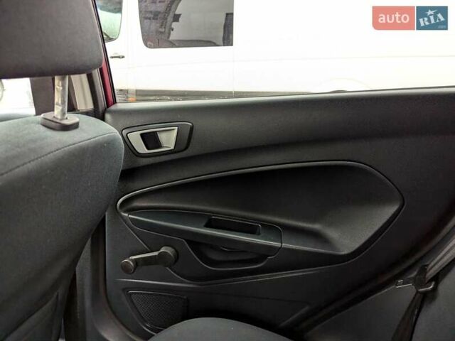 Червоний Форд Фієста, об'ємом двигуна 1.4 л та пробігом 134 тис. км за 5750 $, фото 8 на Automoto.ua