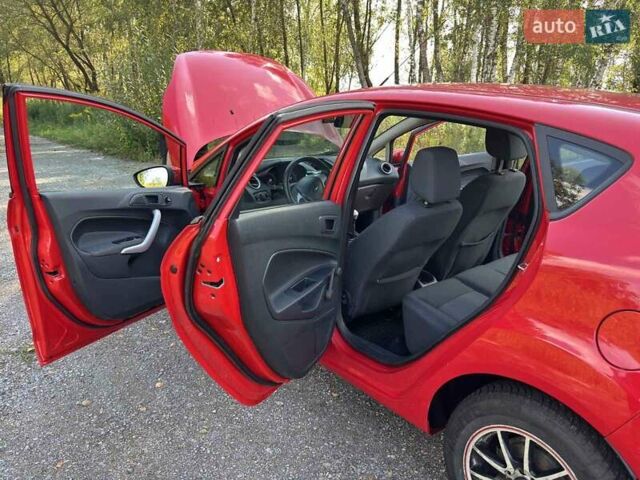 Красный Форд Фиеста, объемом двигателя 1.24 л и пробегом 91 тыс. км за 5600 $, фото 9 на Automoto.ua