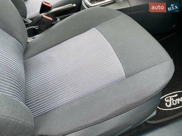 Красный Форд Фиеста, объемом двигателя 1.4 л и пробегом 65 тыс. км за 8300 $, фото 84 на Automoto.ua
