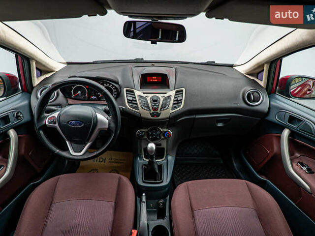 Красный Форд Фиеста, объемом двигателя 1.2 л и пробегом 186 тыс. км за 5664 $, фото 9 на Automoto.ua