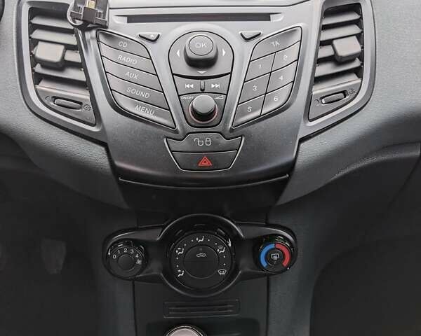 Форд Фиеста 2011 в Белой Церкве на Automoto.ua Красный Форд Фиеста, объемом двигателя 1.2 л и пробегом 239 тыс. км за 5400 $, фото 35 на Automoto.ua