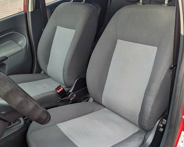 Форд Фиеста 2011 в Белой Церкве на Automoto.ua Красный Форд Фиеста, объемом двигателя 1.2 л и пробегом 239 тыс. км за 5400 $, фото 38 на Automoto.ua