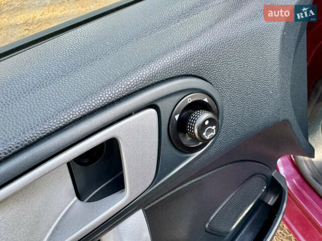 Форд Фиеста 2011 в Киеве на Automoto.ua Красный Форд Фиеста, объемом двигателя 1.4 л и пробегом 157 тыс. км за 6600 $, фото 13 на Automoto.ua