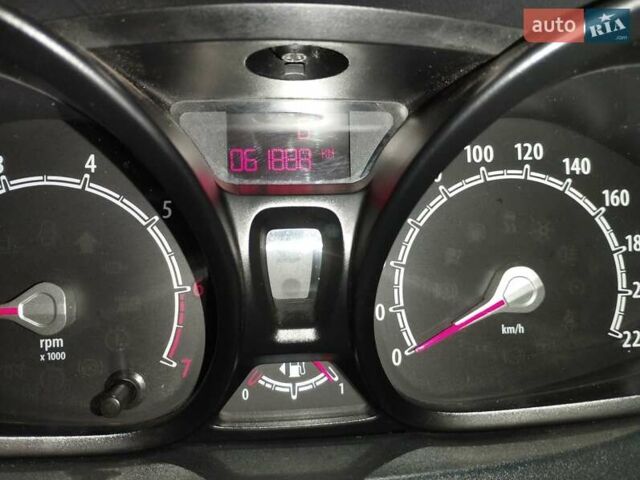 Червоний Форд Фієста, об'ємом двигуна 1.24 л та пробігом 62 тис. км за 6250 $, фото 10 на Automoto.ua