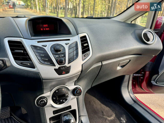 Форд Фиеста 2011 в Киеве на Automoto.ua Красный Форд Фиеста, объемом двигателя 1.4 л и пробегом 157 тыс. км за 6600 $, фото 20 на Automoto.ua