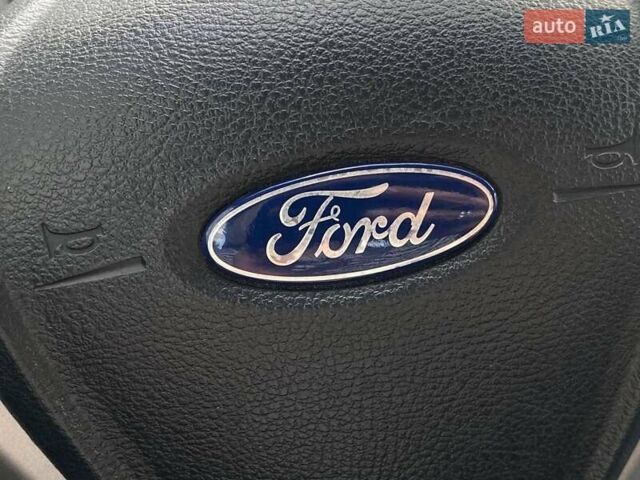 Красный Форд Фиеста, объемом двигателя 1.4 л и пробегом 132 тыс. км за 6830 $, фото 25 на Automoto.ua