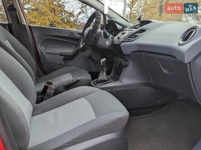 Форд Фиеста 2011 в Белой Церкве на Automoto.ua Красный Форд Фиеста, объемом двигателя 1.2 л и пробегом 239 тыс. км за 5400 $, фото 40 на Automoto.ua