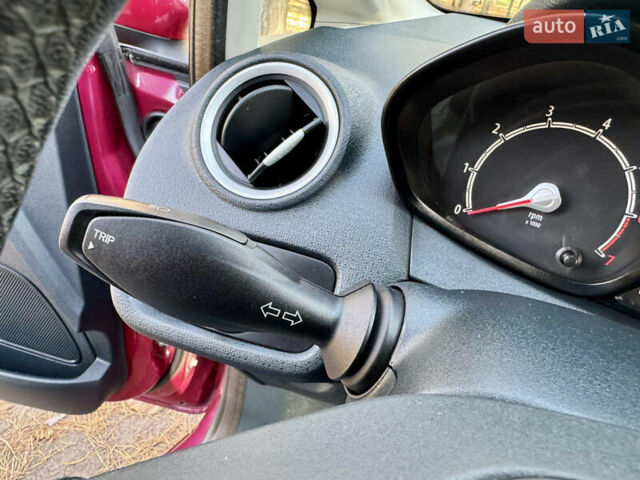 Форд Фиеста 2011 в Киеве на Automoto.ua Красный Форд Фиеста, объемом двигателя 1.4 л и пробегом 157 тыс. км за 6600 $, фото 15 на Automoto.ua