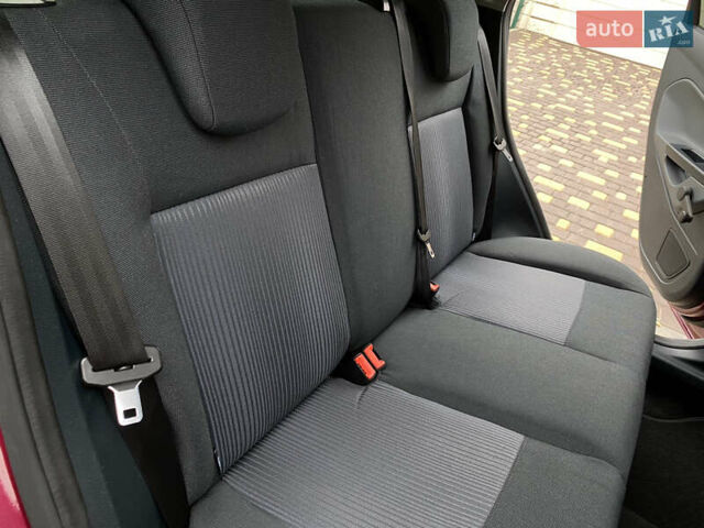 Красный Форд Фиеста, объемом двигателя 1.4 л и пробегом 65 тыс. км за 8300 $, фото 74 на Automoto.ua