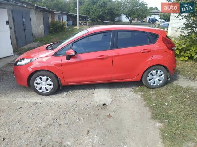 Червоний Форд Фієста, об'ємом двигуна 1.24 л та пробігом 62 тис. км за 6250 $, фото 4 на Automoto.ua