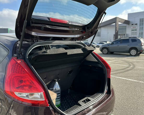 Форд Фієста 2011 у Києві на Automoto.ua Червоний Форд Фієста, об'ємом двигуна 1.24 л та пробігом 170 тис. км за 5500 $, фото 6 на Automoto.ua