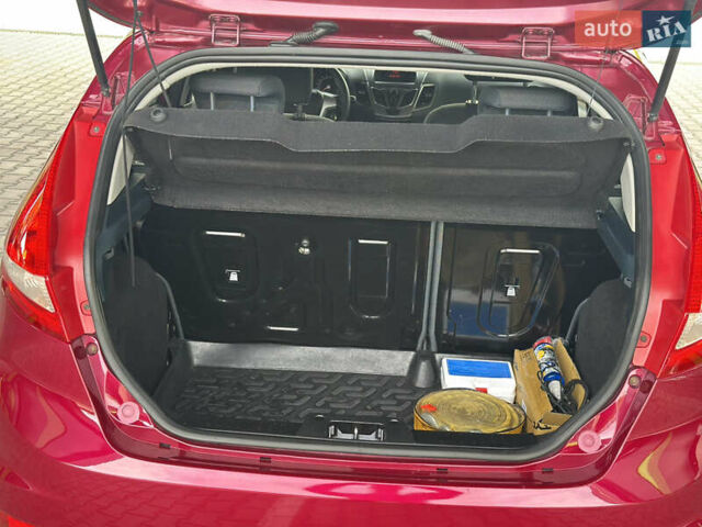 Форд Фиеста 2011 в Одессе на Automoto.ua Красный Форд Фиеста, объемом двигателя 1.4 л и пробегом 65 тыс. км за 7300 $, фото 26 на Automoto.ua