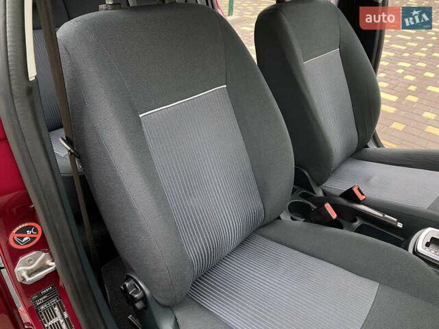 Красный Форд Фиеста, объемом двигателя 1.4 л и пробегом 65 тыс. км за 8300 $, фото 76 на Automoto.ua