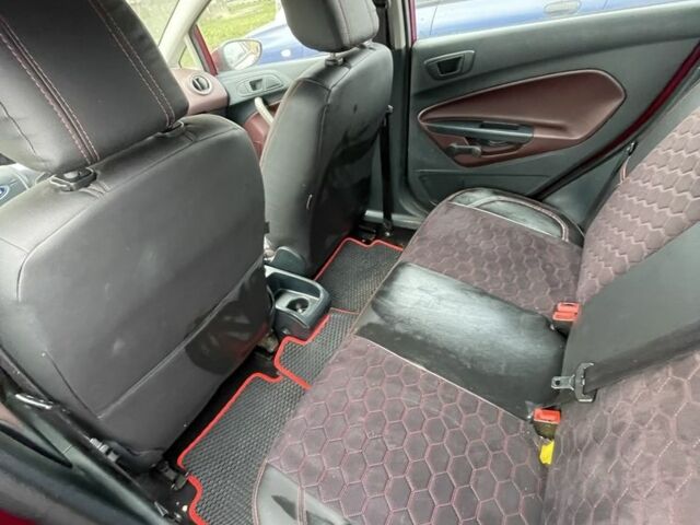 Червоний Форд Фієста, об'ємом двигуна 1.2 л та пробігом 218 тис. км за 6000 $, фото 3 на Automoto.ua